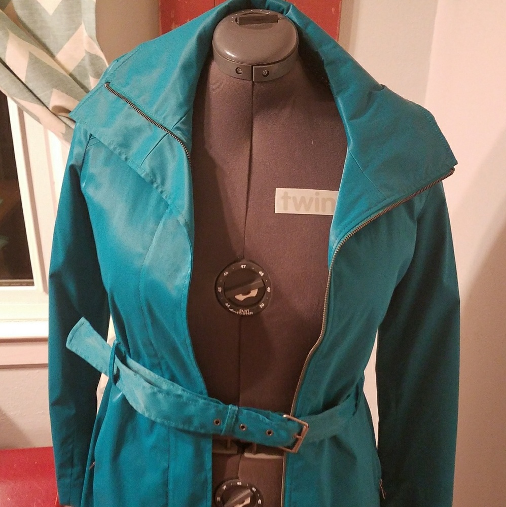 TRENCH COAT